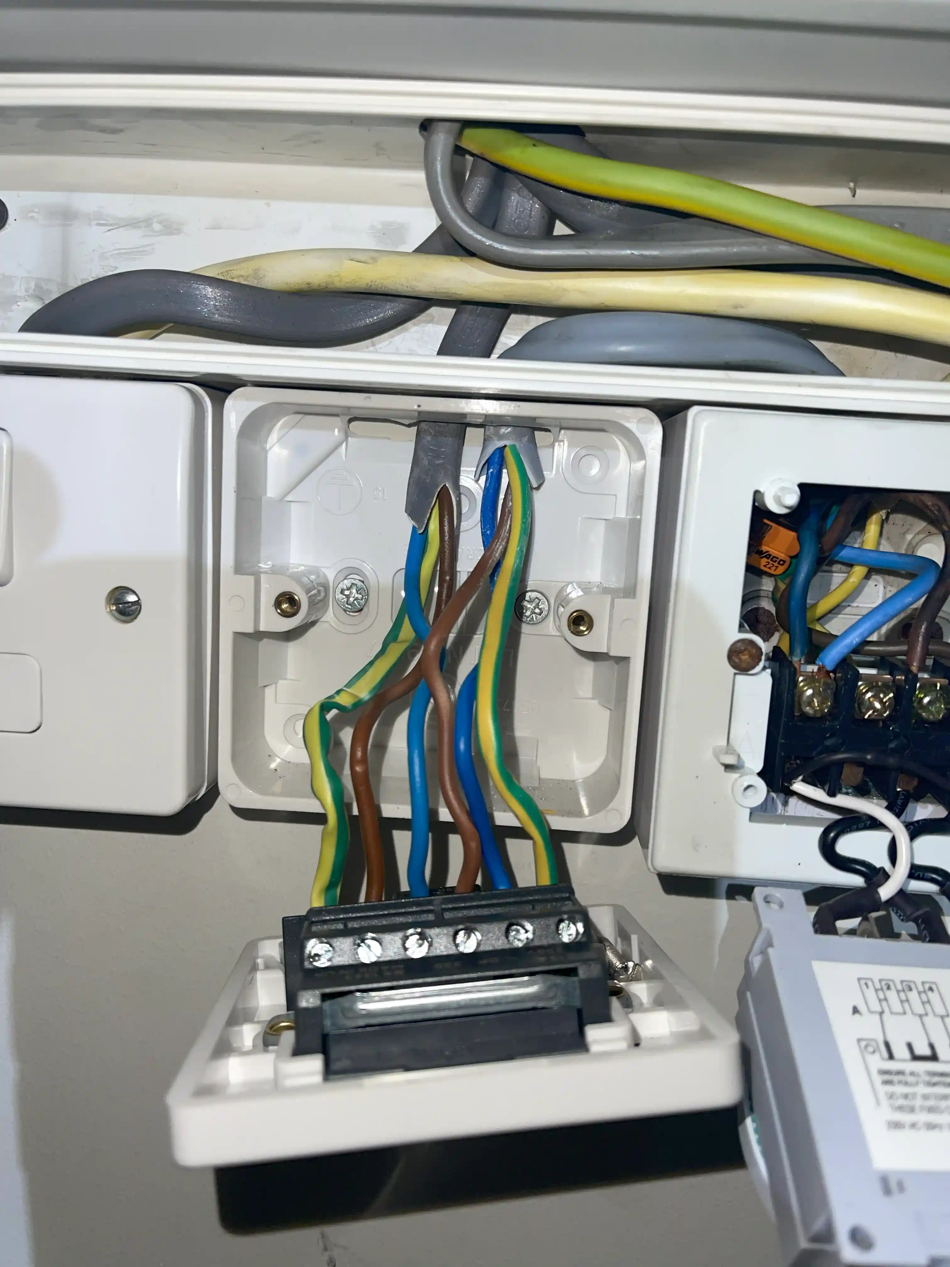 24 Hours Emergency Electrician near Penge